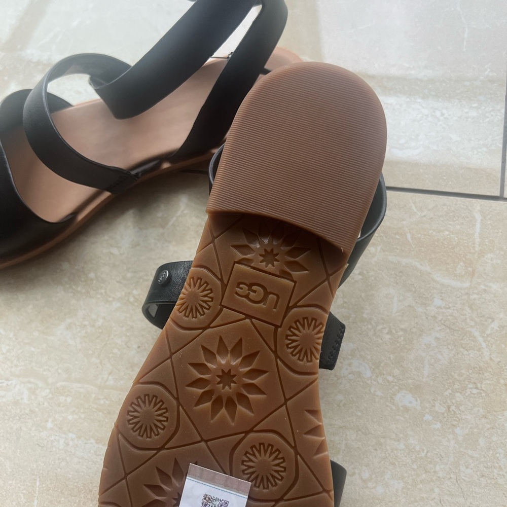 Ugg Sandals - Picture 4 of 6